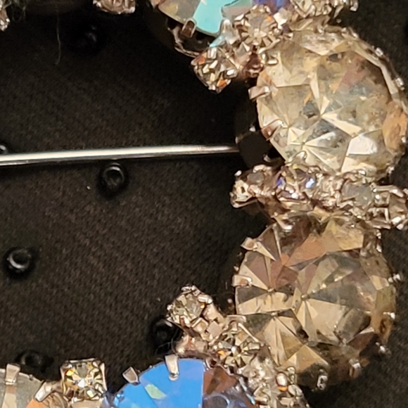 Karu Arke Aurora Borealis Brooch, Clear AB Black Diamond Rhinestones, 1950s - Picture 6 of 7